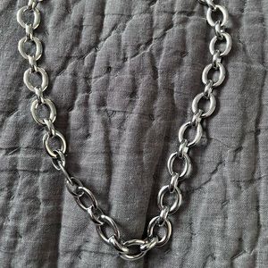Oval with an Edge Chain